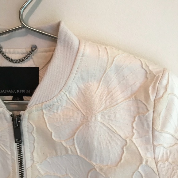 Banana Republic | Bomber Jacket | Floral Jacquard - Picture 2 of 8